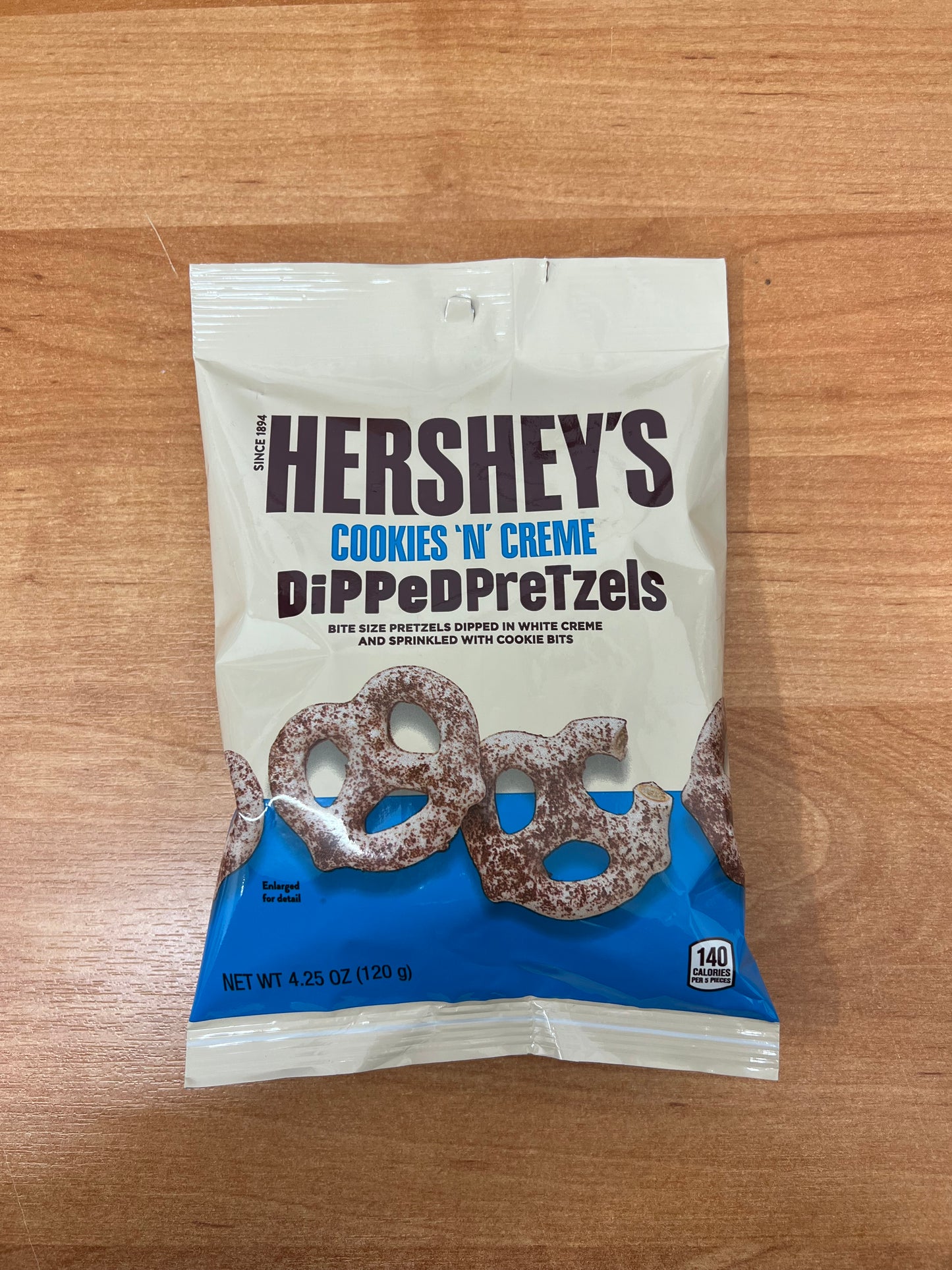 Hershey Cookies ‘N‘ Creme Dipped Pretzel 120g