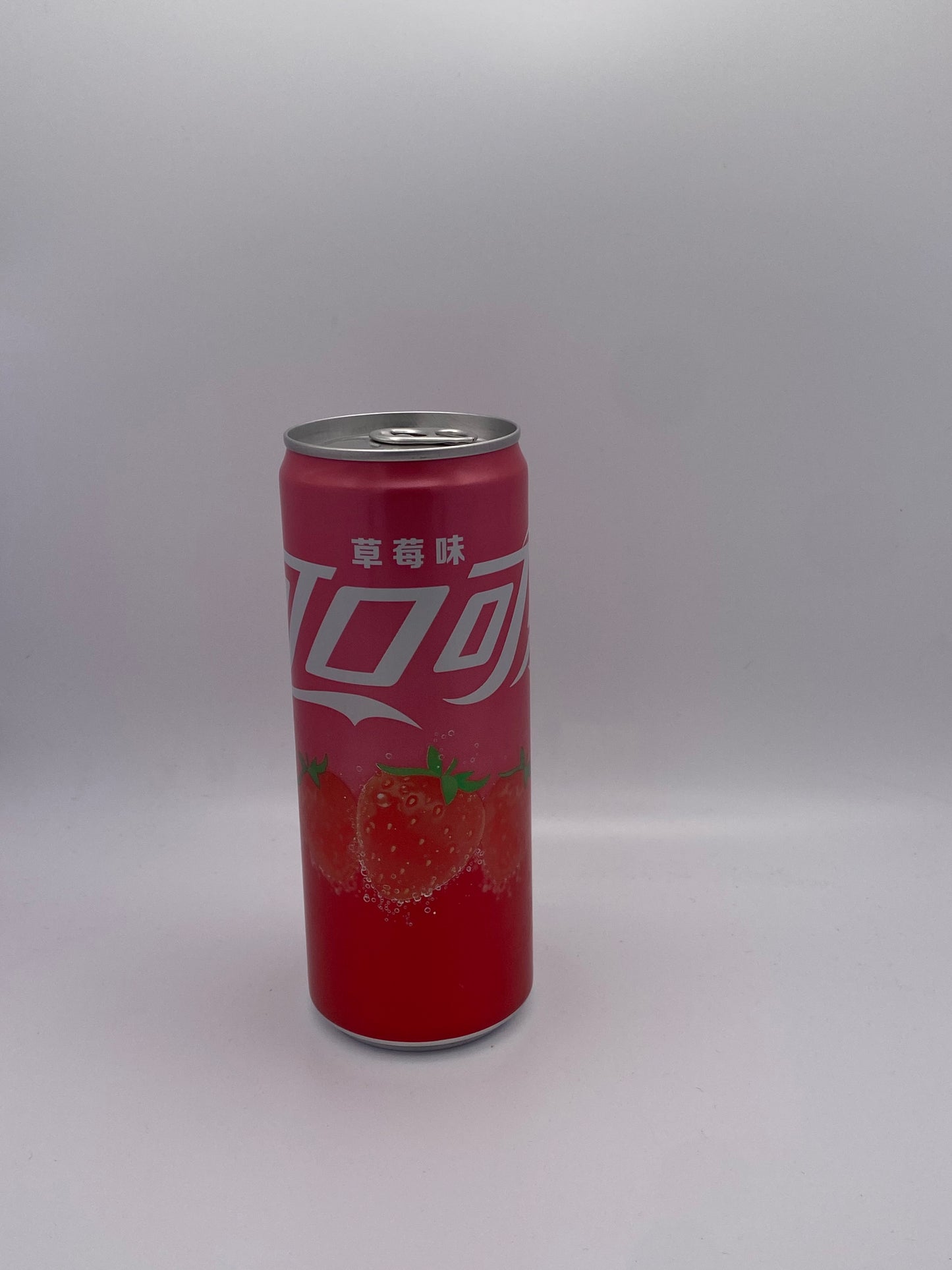 Coca Cola Strawberry Asia 330ml MHD 08.12.2024